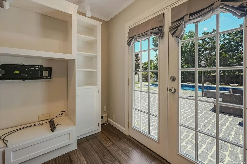 6 Gate Lane West Islip NY 11795