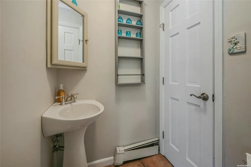 6 Gate Lane West Islip NY 11795