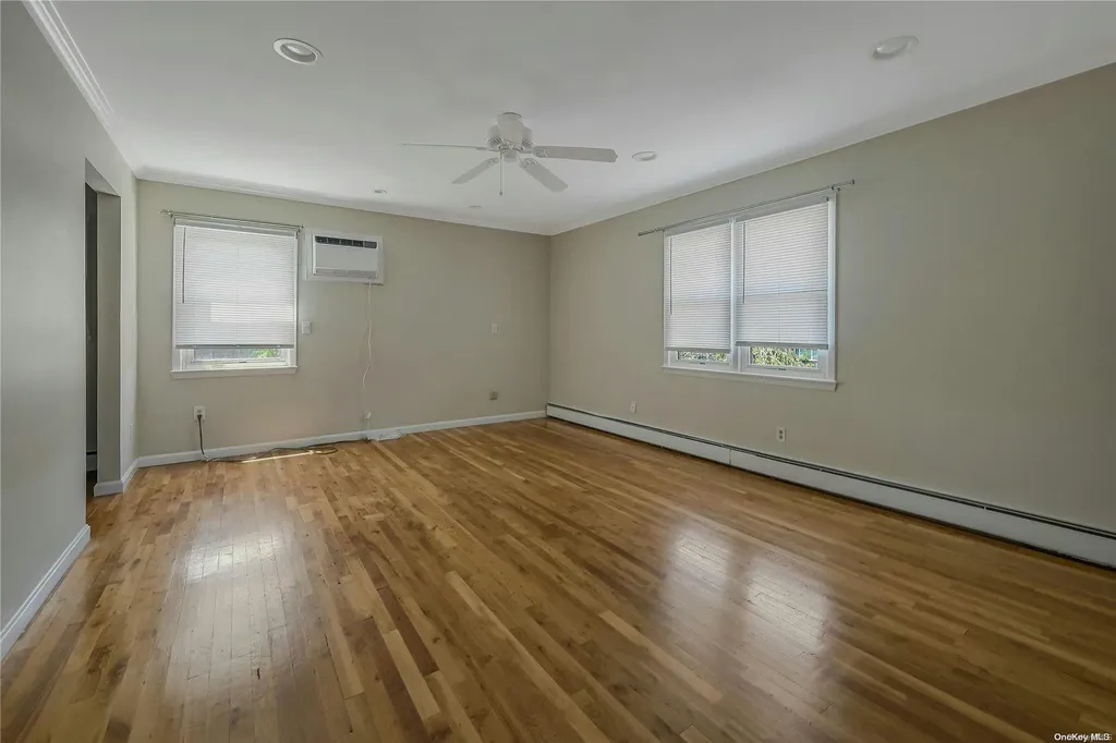 6 Gate Lane West Islip NY 11795
