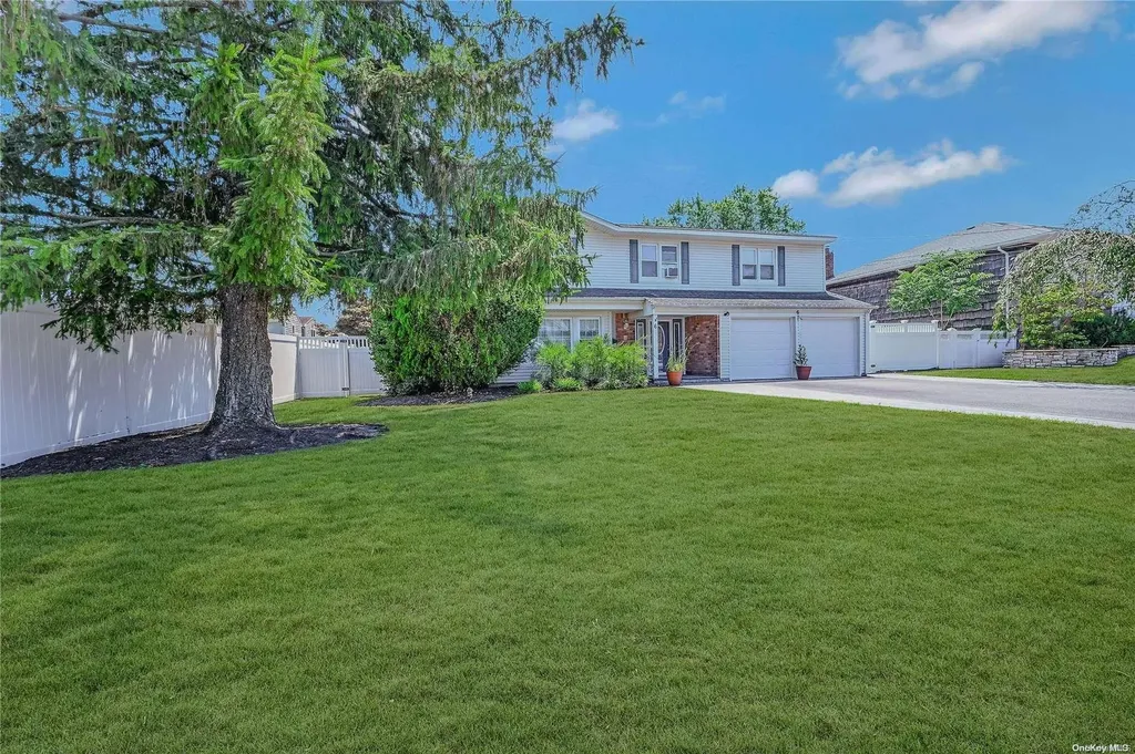 6 Gate Lane West Islip NY 11795