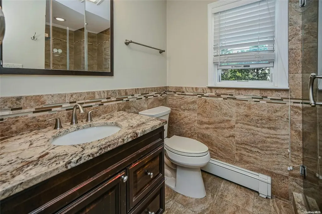 6 Gate Lane West Islip NY 11795