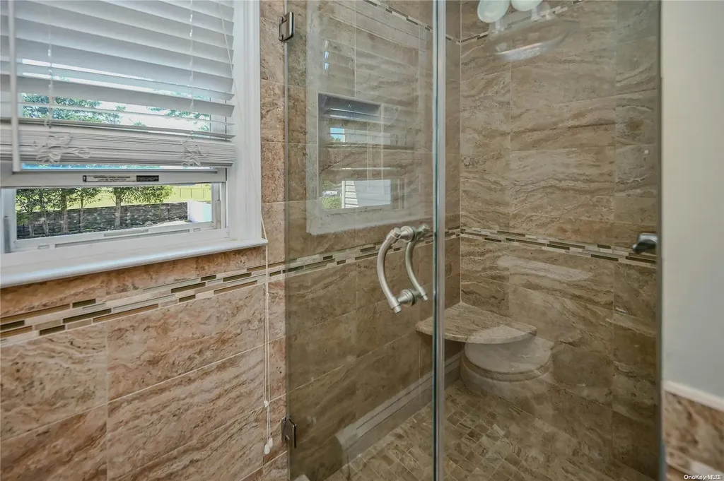 6 Gate Lane West Islip NY 11795