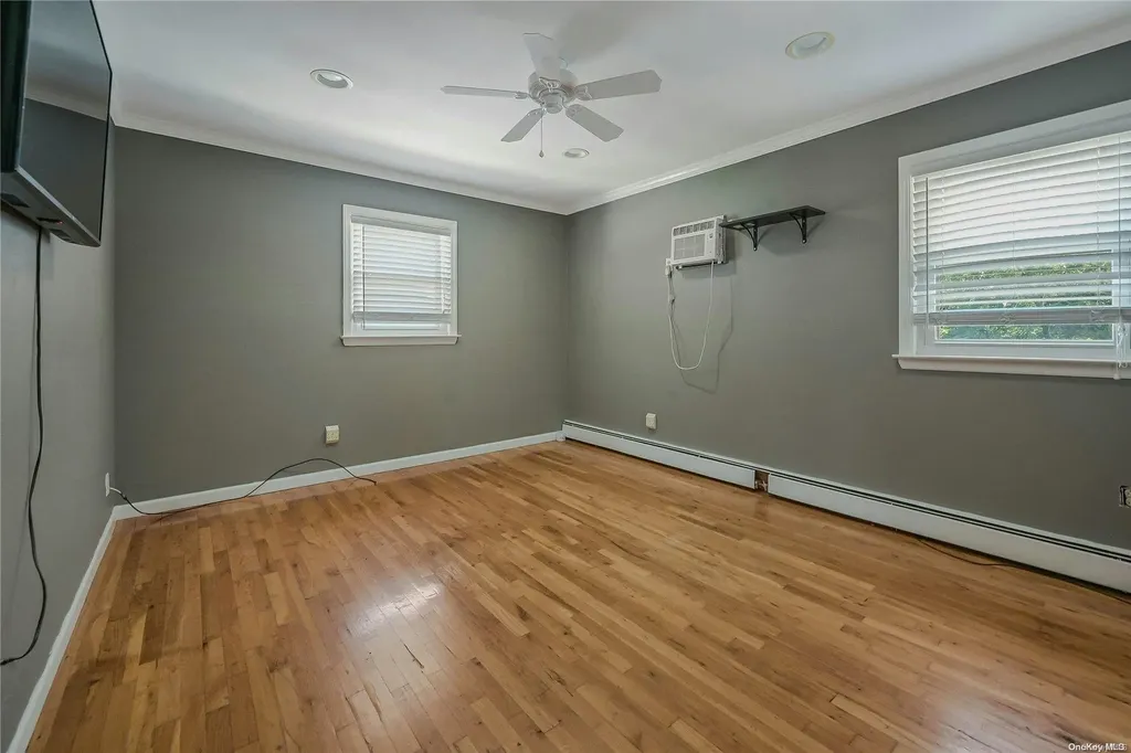 6 Gate Lane West Islip NY 11795
