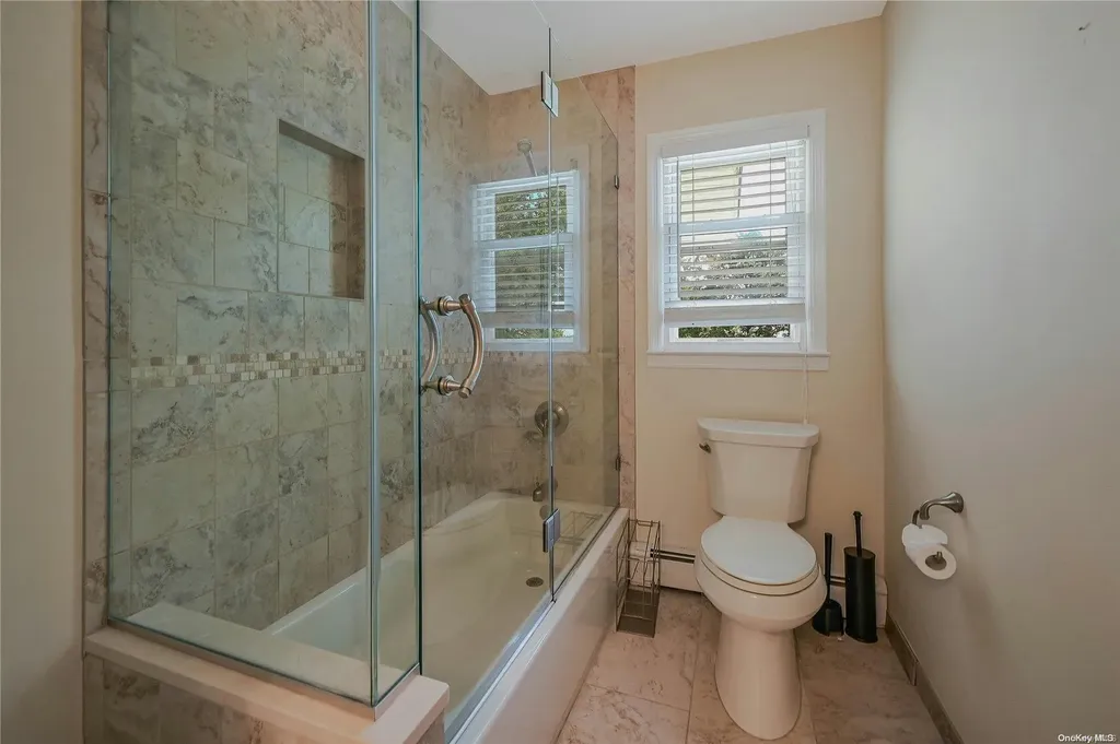 6 Gate Lane West Islip NY 11795