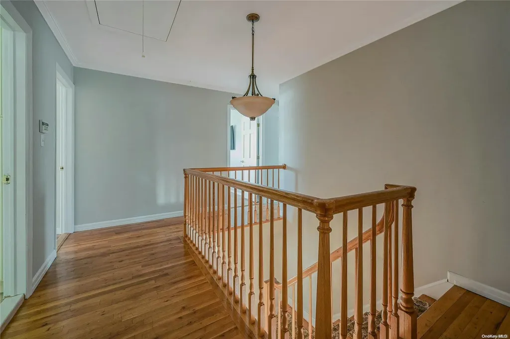 6 Gate Lane West Islip NY 11795