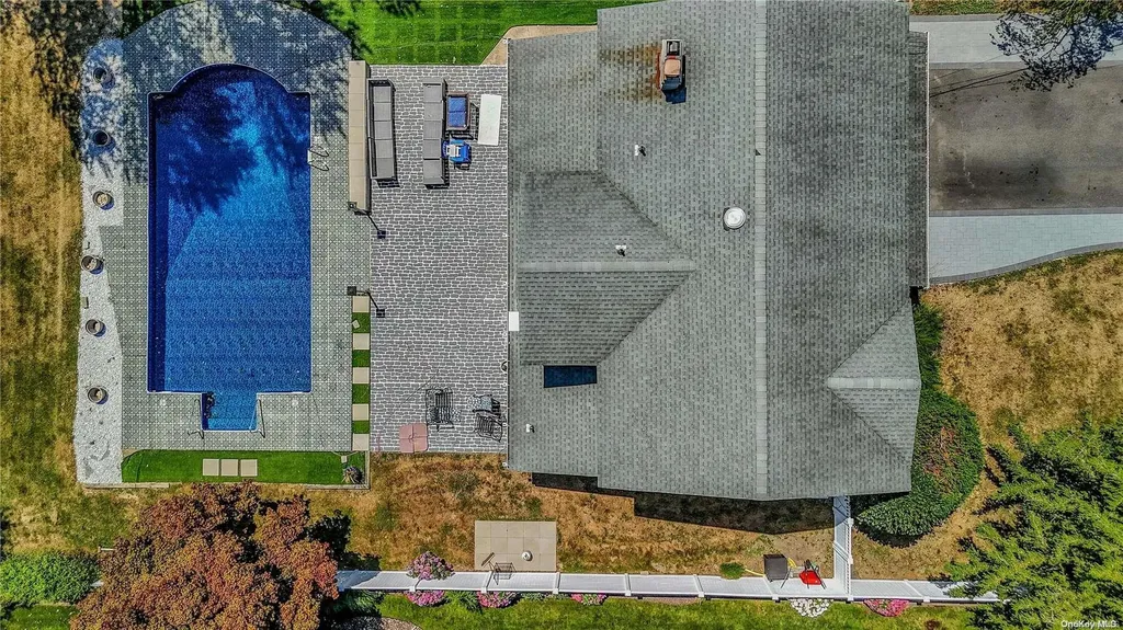 6 Gate Lane West Islip NY 11795