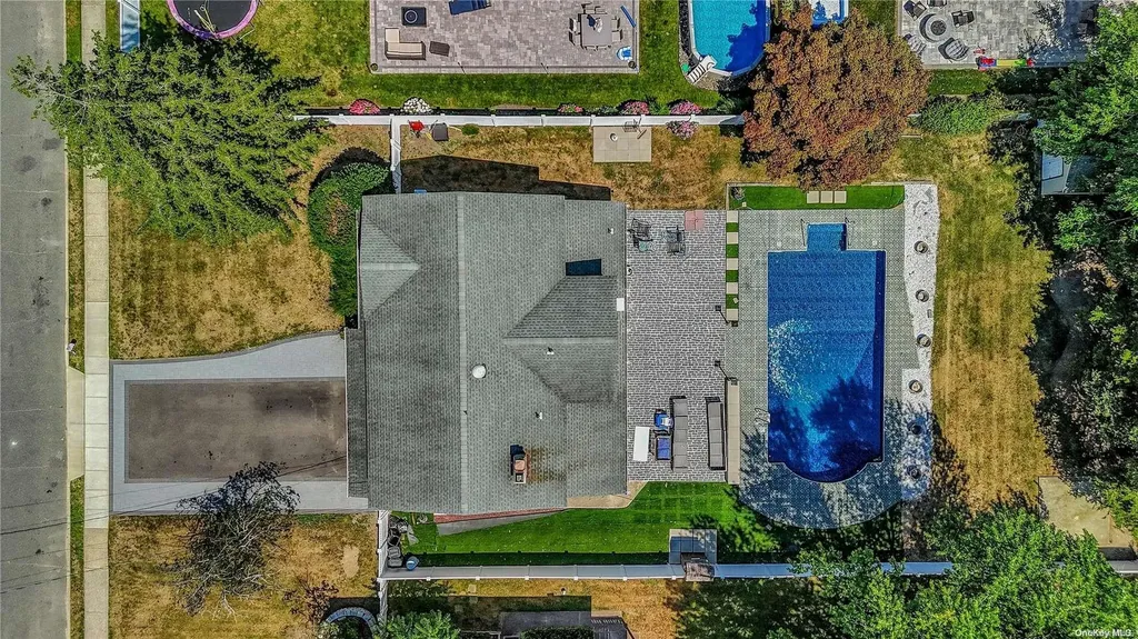 6 Gate Lane West Islip NY 11795