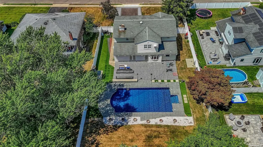 6 Gate Lane West Islip NY 11795
