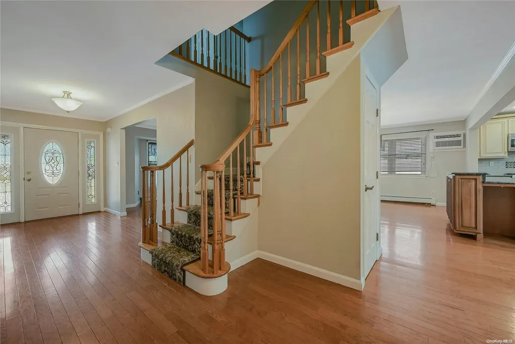 6 Gate Lane West Islip NY 11795
