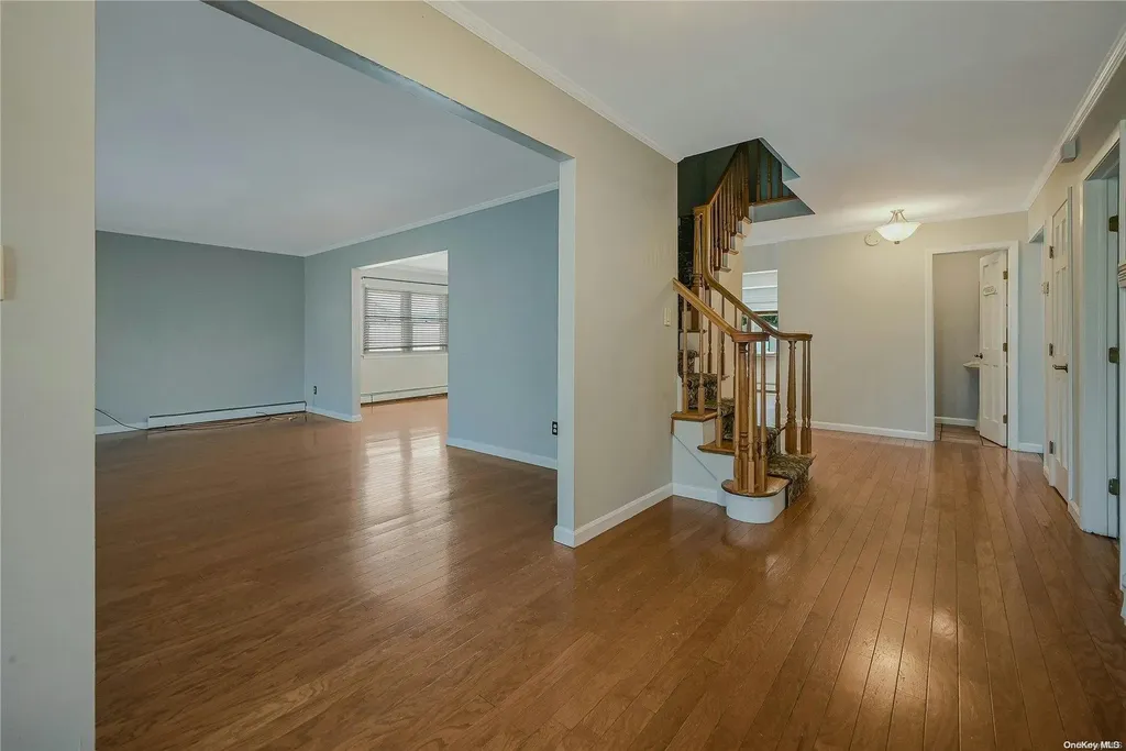 6 Gate Lane West Islip NY 11795