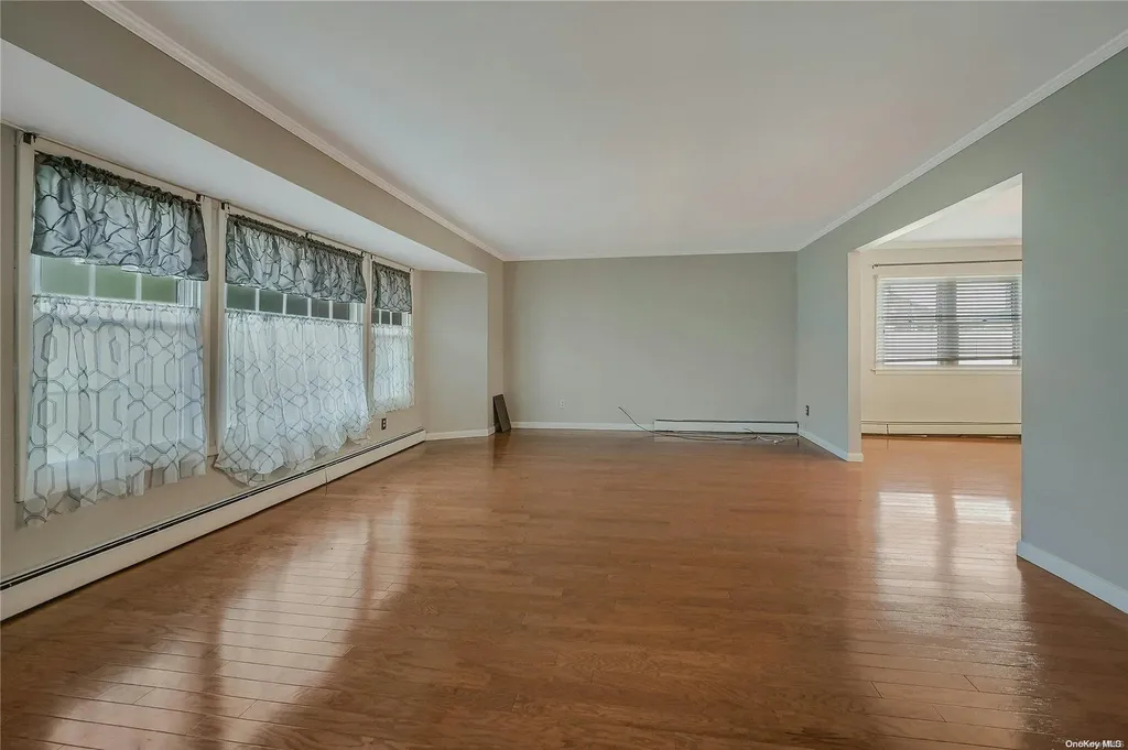 6 Gate Lane West Islip NY 11795