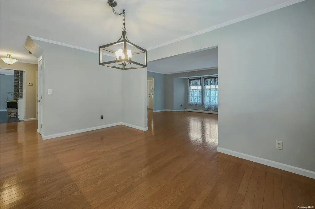 6 Gate Lane West Islip NY 11795