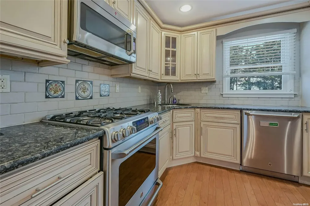 6 Gate Lane West Islip NY 11795