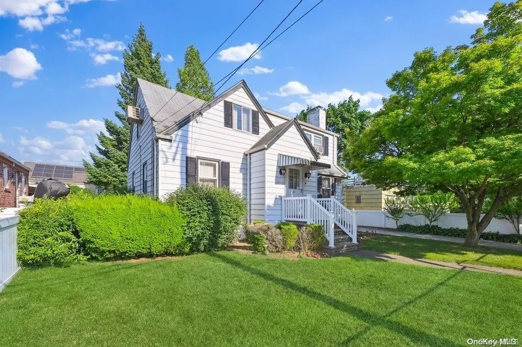 6 4th Street Elmont NY 11003