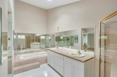 24 Contessa Port Jefferson NY 11777