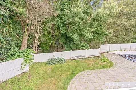 24 Contessa Port Jefferson NY 11777