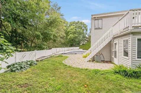 24 Contessa Port Jefferson NY 11777