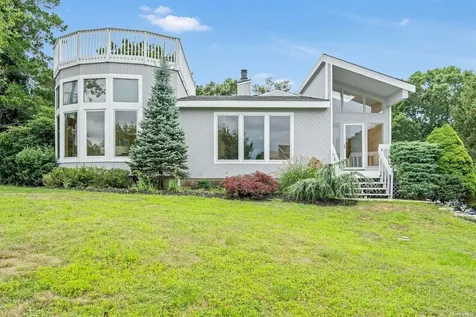 24 Contessa Port Jefferson NY 11777