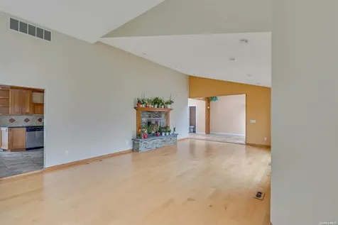 24 Contessa Port Jefferson NY 11777