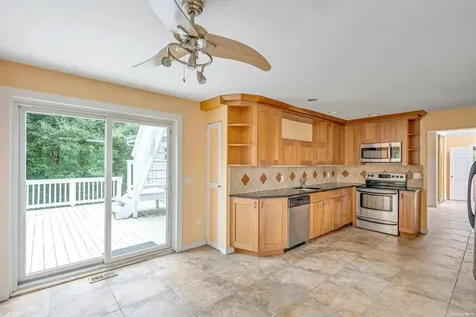 24 Contessa Port Jefferson NY 11777