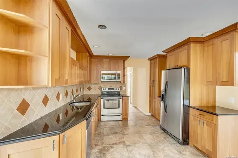 24 Contessa Port Jefferson NY 11777