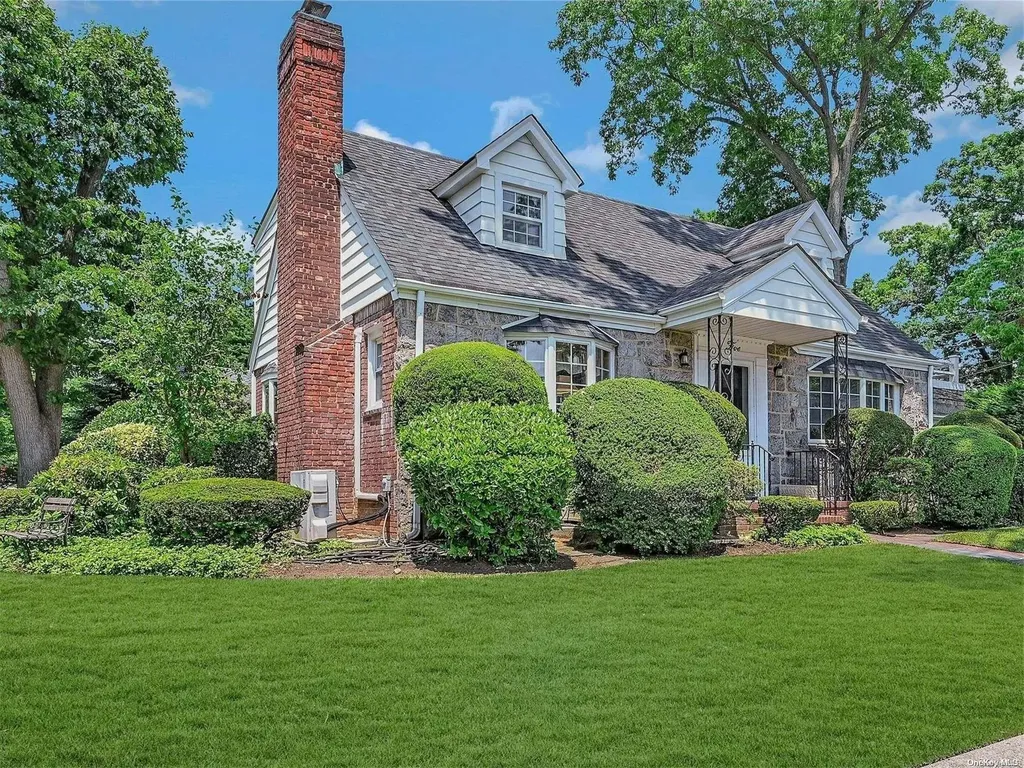 5 Elm Drive New Hyde Park NY 11040