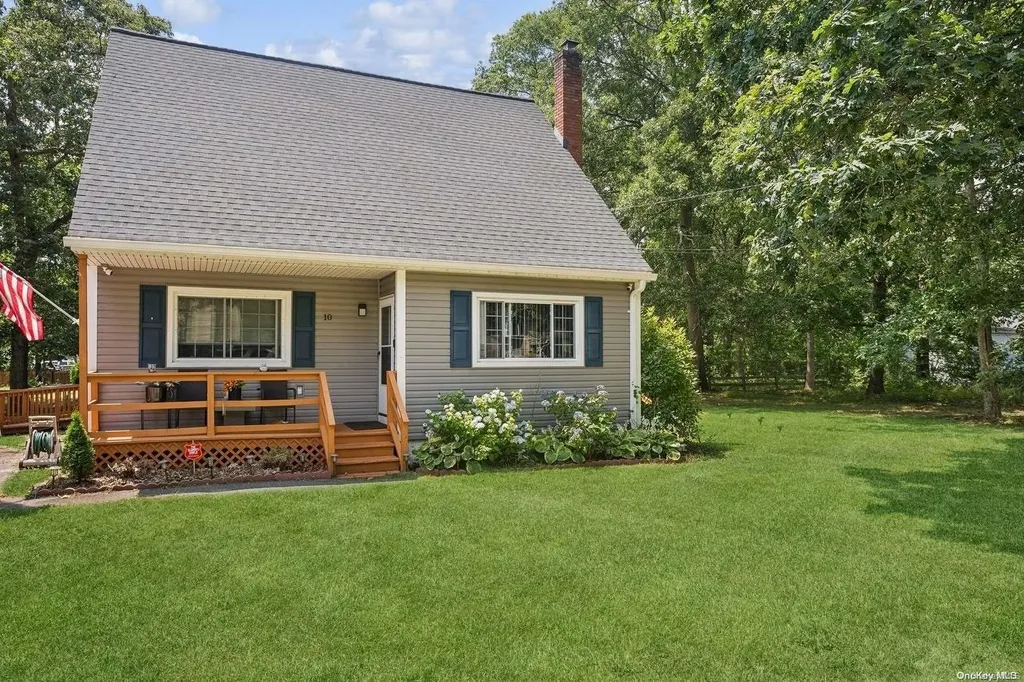10 Margaret Drive Coram NY 11727