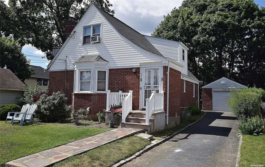 46 Mckinley Avenue Albertson NY 11507