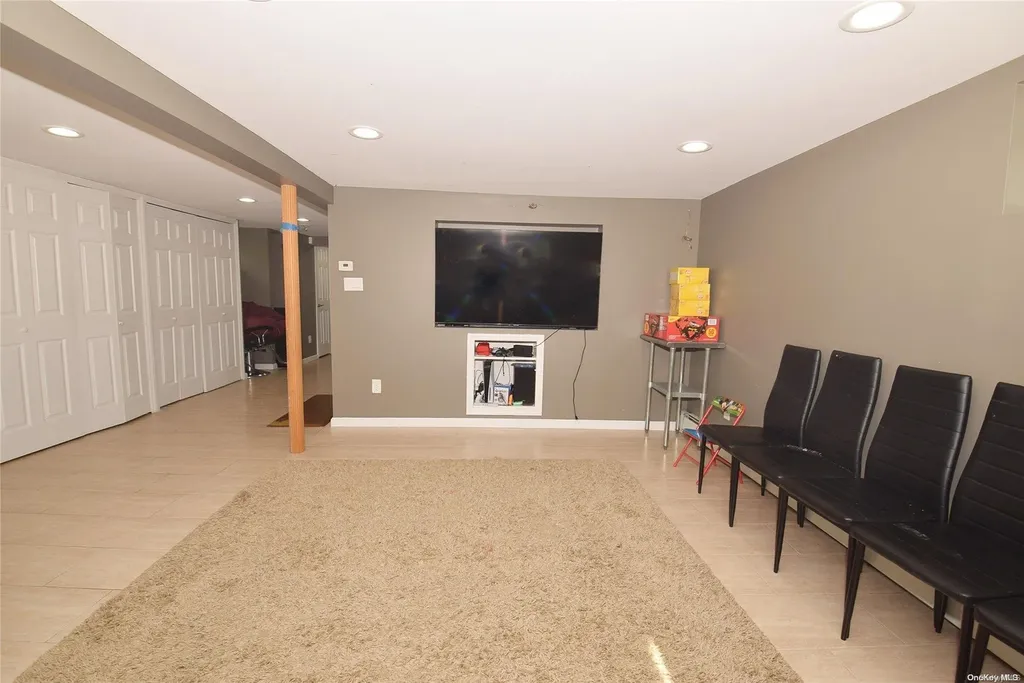 46 Mckinley Avenue Albertson NY 11507