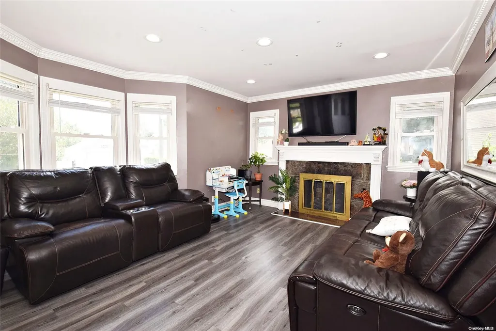 46 Mckinley Avenue Albertson NY 11507