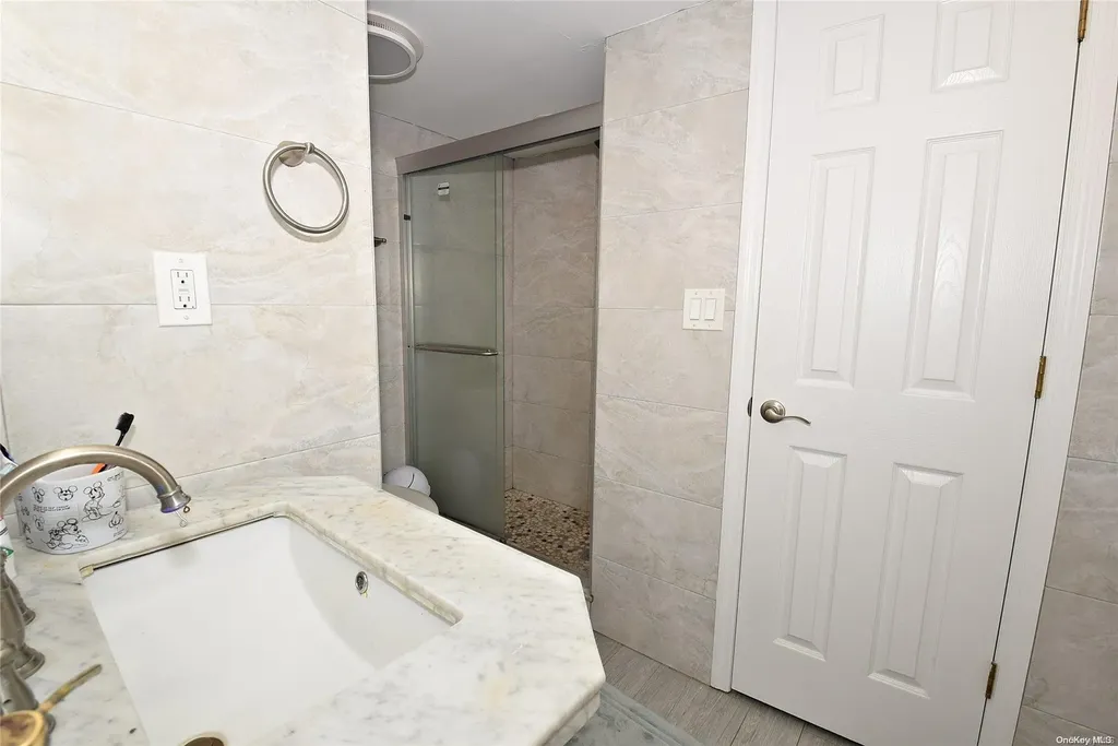 46 Mckinley Avenue Albertson NY 11507