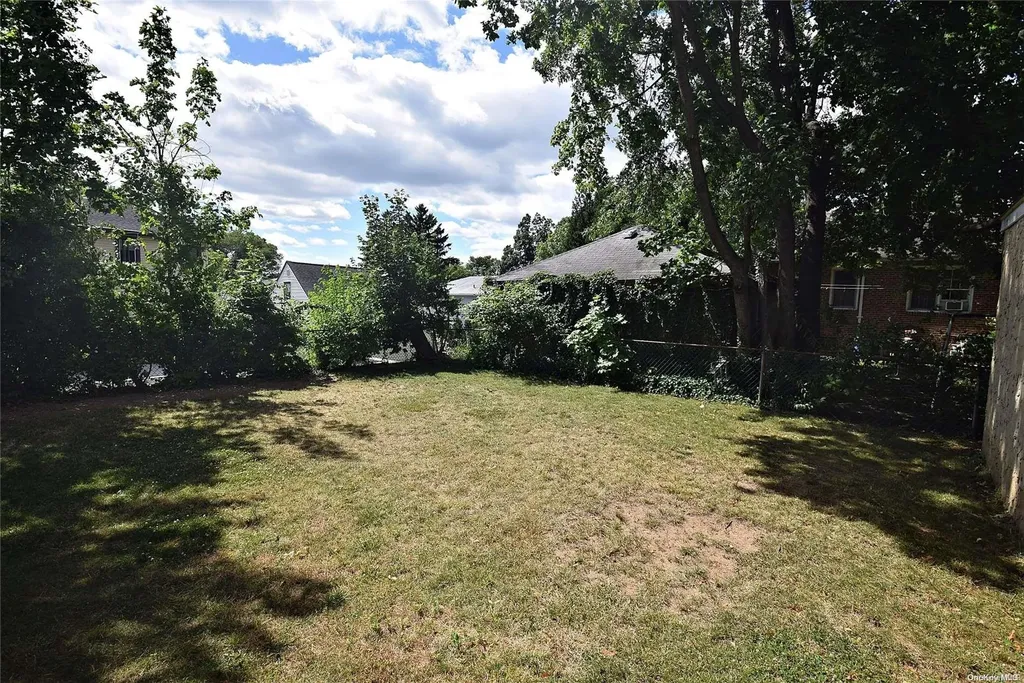 46 Mckinley Avenue Albertson NY 11507