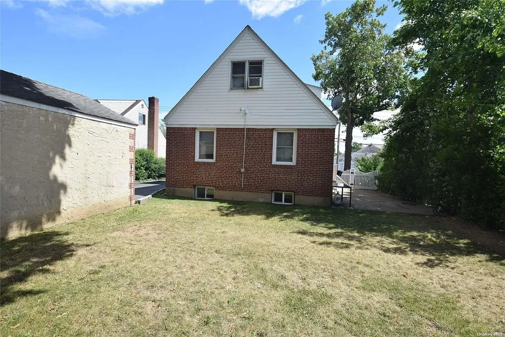 46 Mckinley Avenue Albertson NY 11507