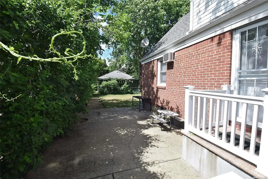 46 Mckinley Avenue Albertson NY 11507