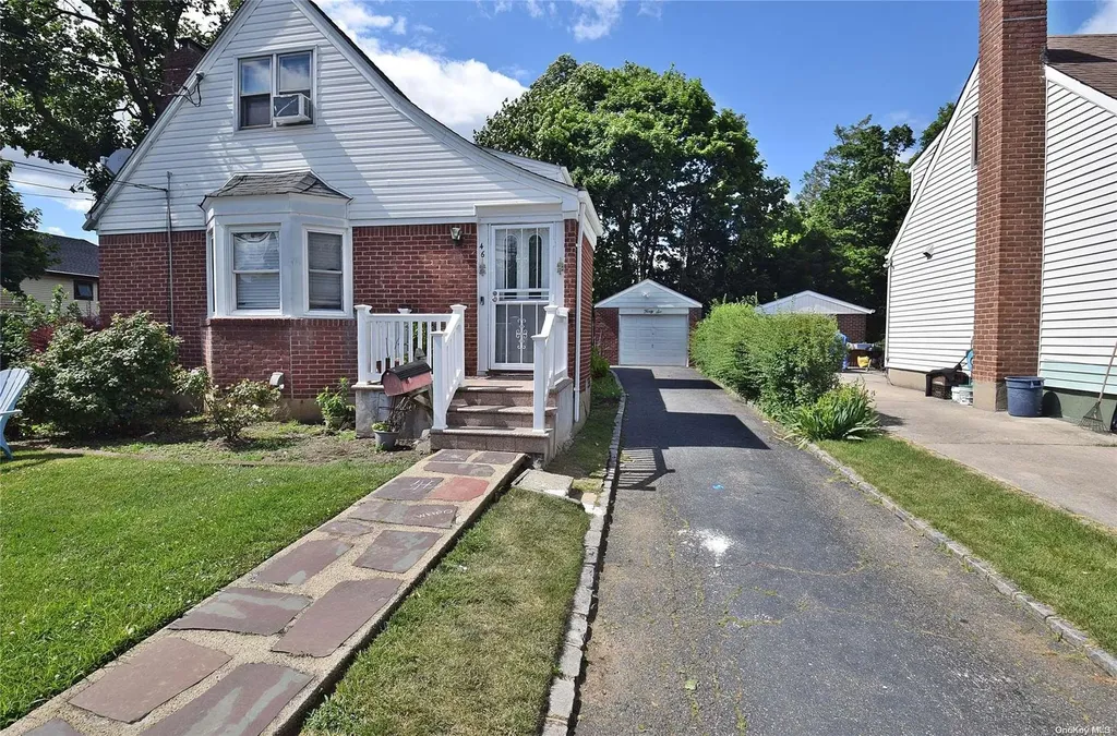46 Mckinley Avenue Albertson NY 11507