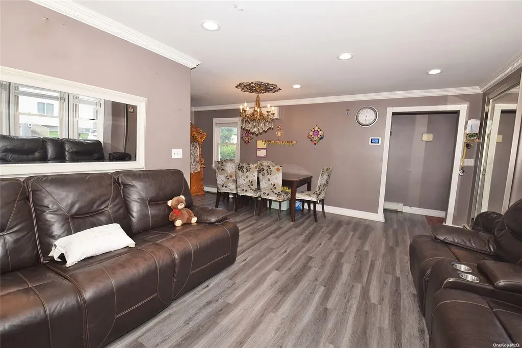 46 Mckinley Avenue Albertson NY 11507
