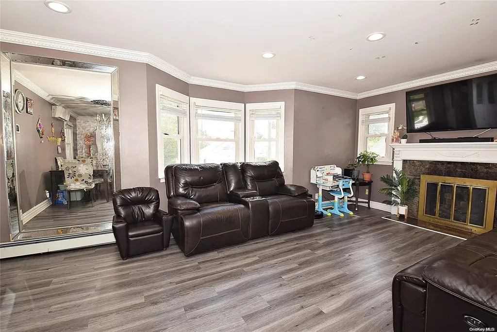 46 Mckinley Avenue Albertson NY 11507