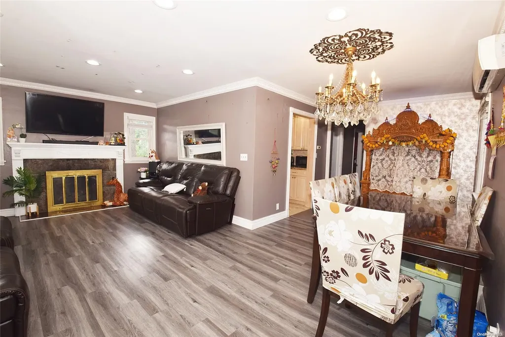 46 Mckinley Avenue Albertson NY 11507