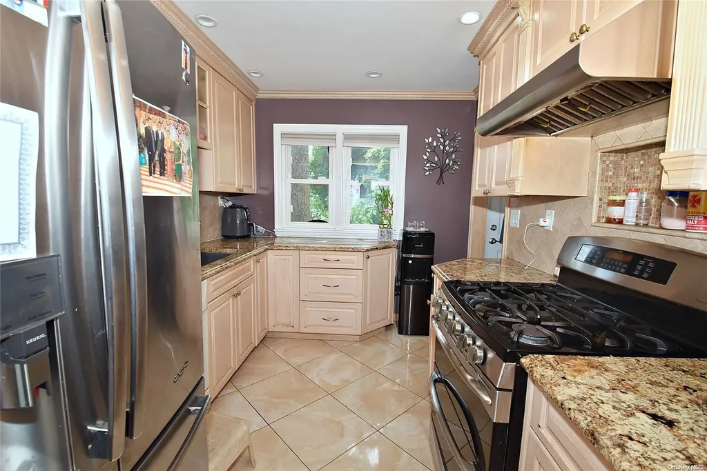 46 Mckinley Avenue Albertson NY 11507