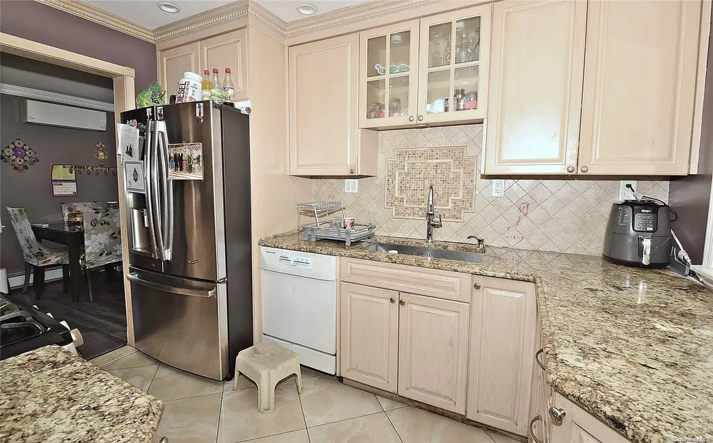 46 Mckinley Avenue Albertson NY 11507