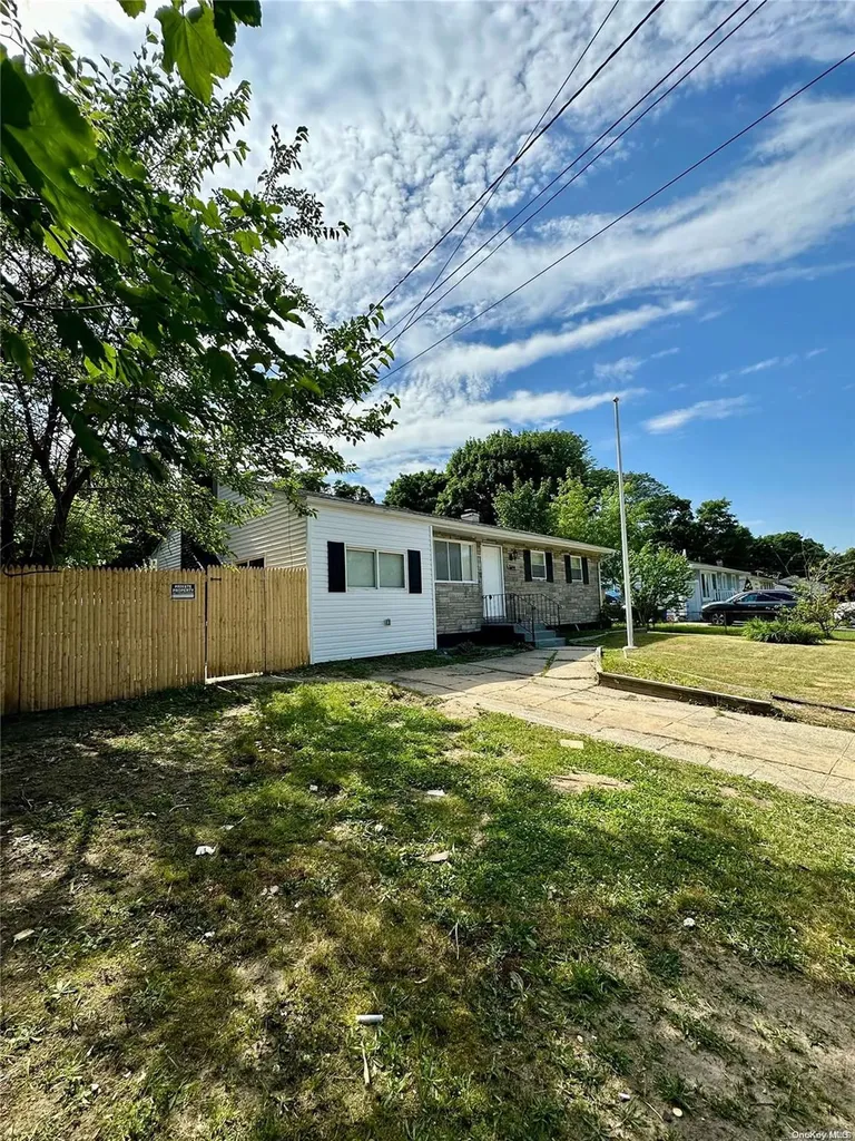 1718 Pine Acres Boulevard Bay Shore NY 11706