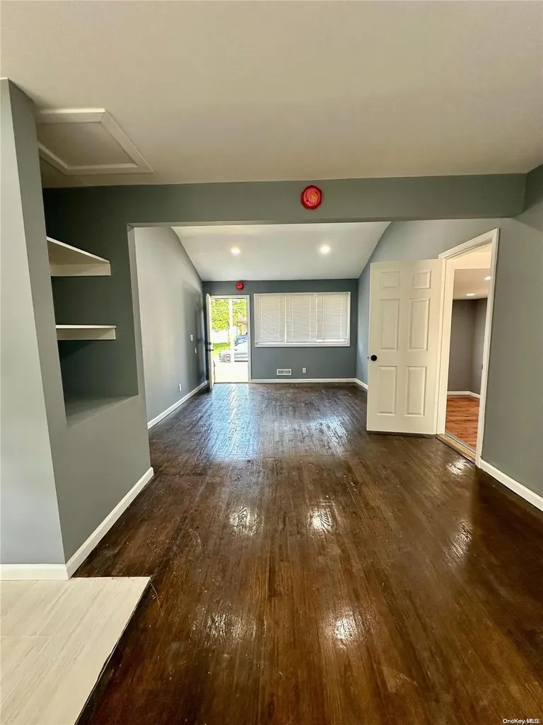 1718 Pine Acres Boulevard Bay Shore NY 11706