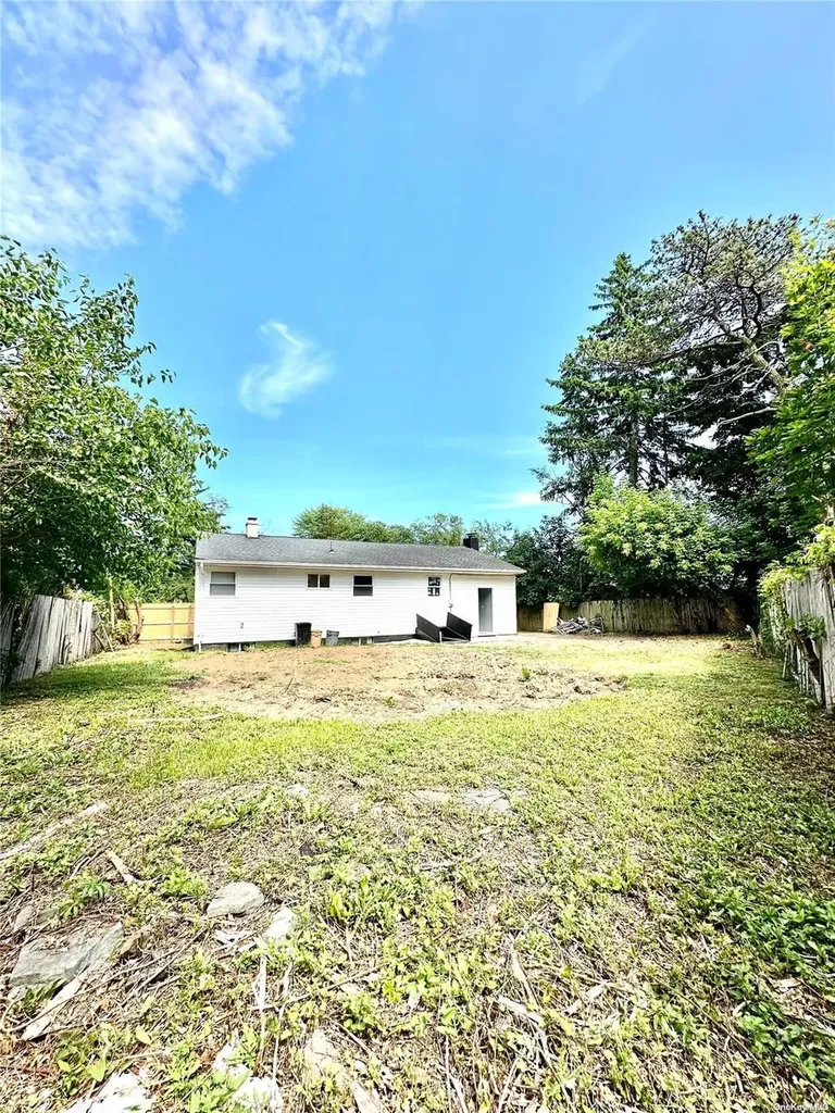 1718 Pine Acres Boulevard Bay Shore NY 11706