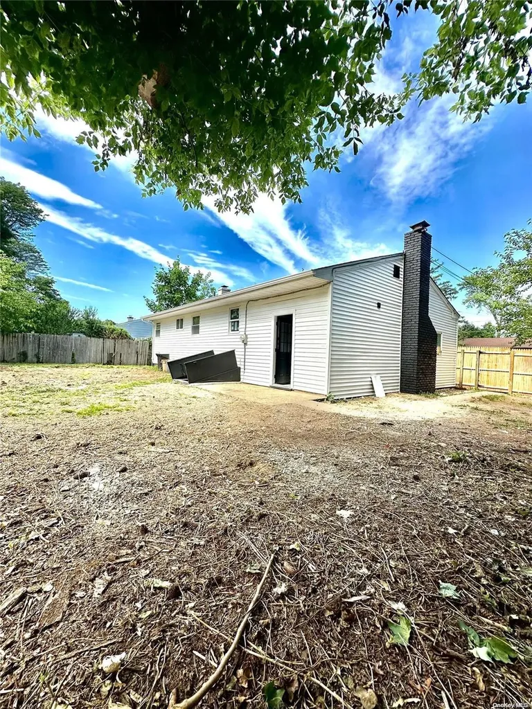 1718 Pine Acres Boulevard Bay Shore NY 11706