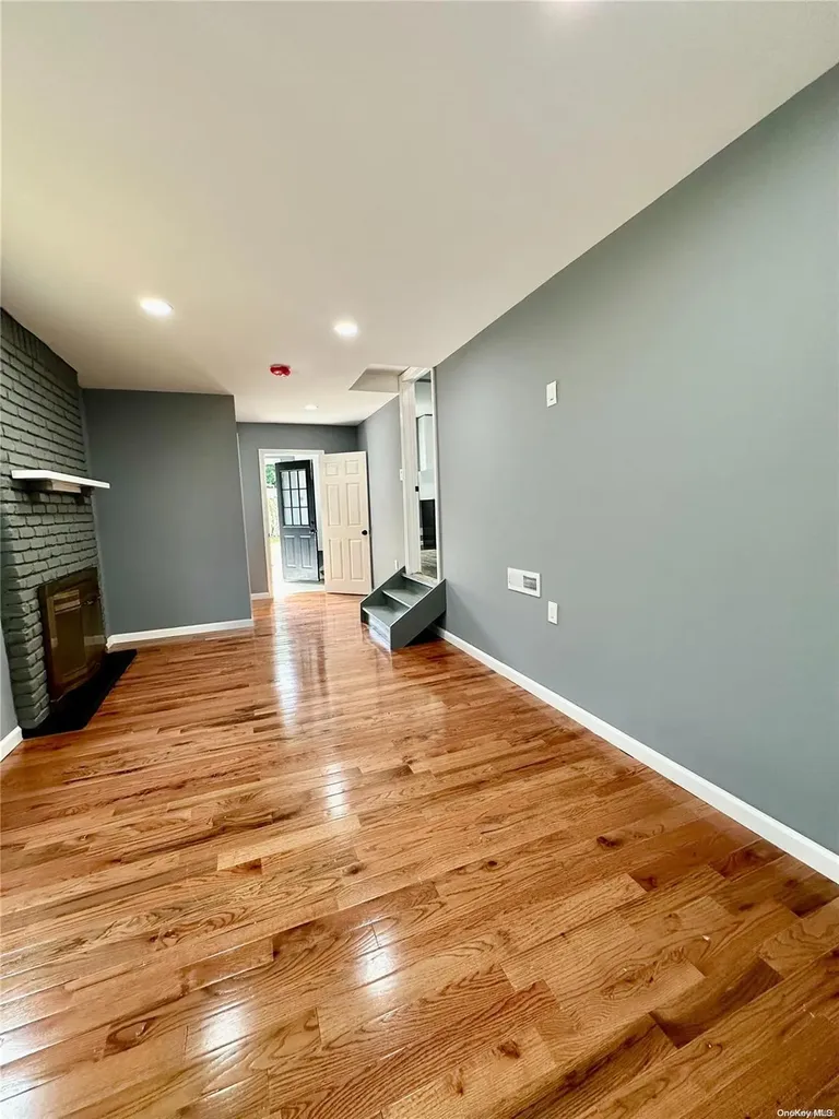 1718 Pine Acres Boulevard Bay Shore NY 11706