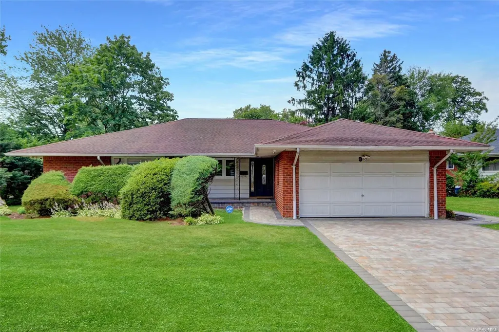 9 Whittier Drive Albertson NY 11507