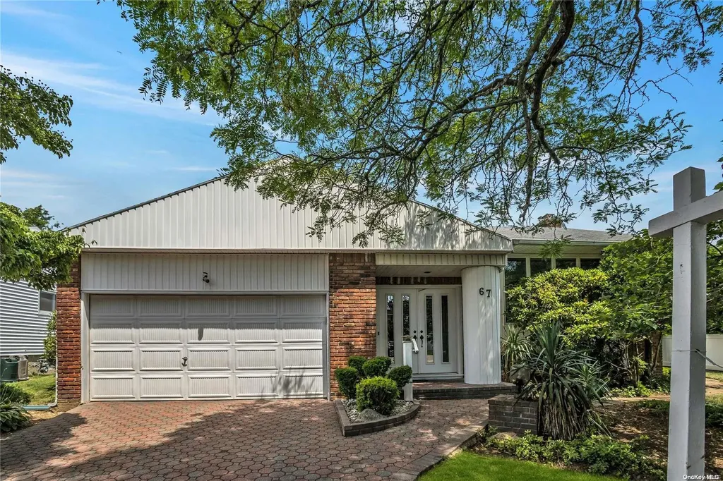 67 Country Drive Plainview NY 11803