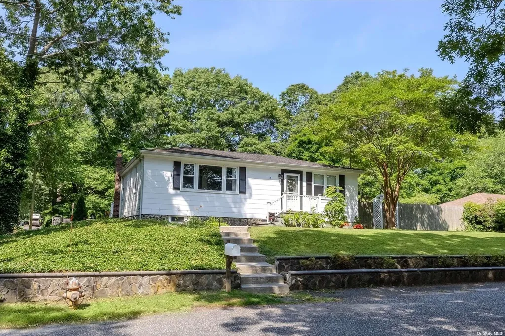 75 Hulse Avenue Wading River NY 11792