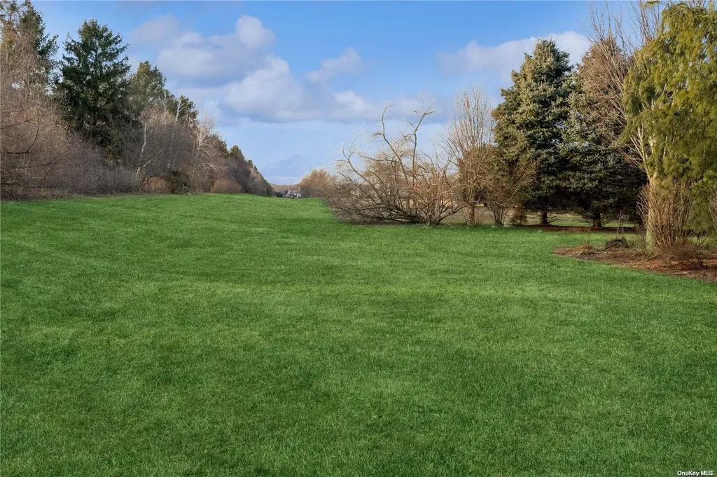 95 Windflower Lane Riverhead NY 11901