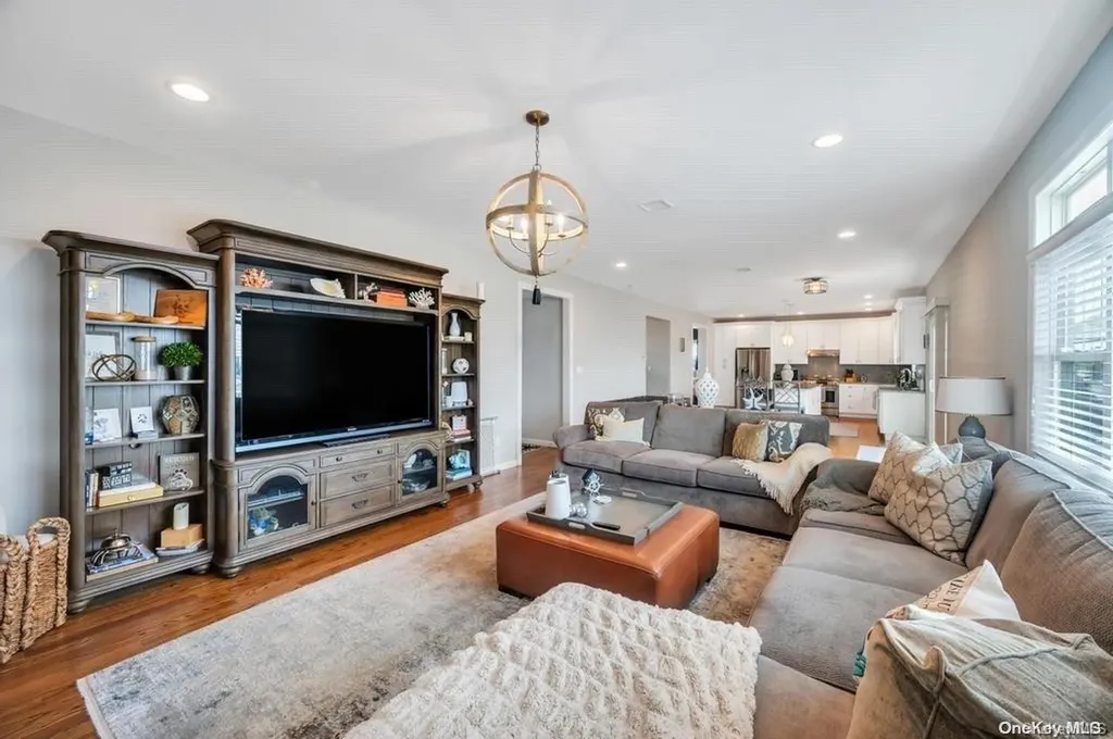 30 Kittiwake Lane Babylon NY 11702